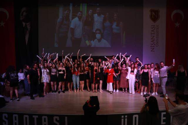 Acunmedya Akademi ilk mezunlarını verdi! Acun Ilıcalı, tüm öğrencilere staj imkanı sundu Acunmedya Akademi ilk mezunlarını verdi! Acun Ilıcalı, tüm öğrencilere staj imkanı sundu