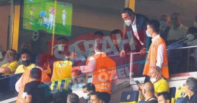 Ali Koç, Samatta'ya tepki gösteren taraftarı güvenliklerle yanına getirtti Ali Koç, Samatta'ya tepki gösteren taraftarı güvenliklerle yanına getirtti