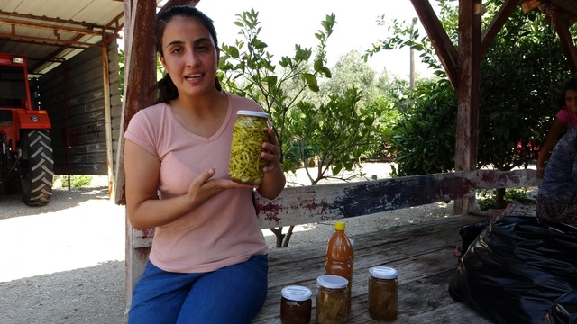 Sosyal medyada yaptığı paylaşımlarla hem ailesinin hem de köylü hadınların hayatını değiştirdi Sosyal medyada yaptığı paylaşımlarla hem ailesinin hem de köylü hadınların hayatını değiştirdi