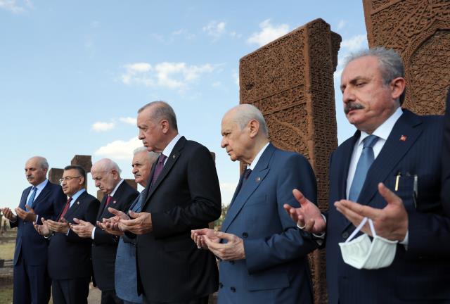 Cumhurbaşkanı Erdoğan, Ahlat'taki törende açıklamalarda bulundu: Ahlat mezar taşları, milletimize ait tapu senetleridir