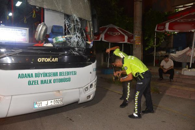 Dolmuş şoförünün özel halk otobüsünün çarpmasıyla öldüğü kaza kamerada Dolmuş şoförünün özel halk otobüsünün çarpmasıyla öldüğü kaza kamerada