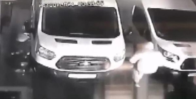Sevdiği kız başka biriyle evlendirilmek istenince, kızın babasının aracını yaktı