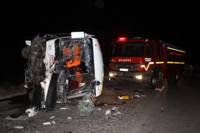 Bir anda göz gözü görmedi! 4 kişiyi hayattan koparan kazada traktör detayı