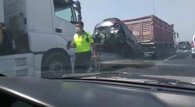 Son Dakika: TEM otoyolunda zincirleme kaza meydana geldi! Son Dakika: TEM otoyolunda zincirleme kaza meydana geldi!