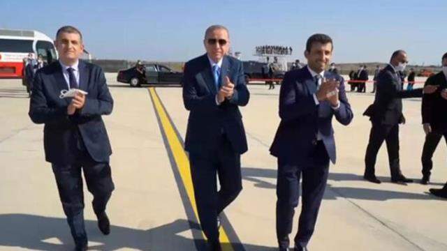 Cumhurbaşkanı Erdoğan, Akıncı TİHA'ya ilk imzayı attı Cumhurbaşkanı Erdoğan, Akıncı TİHA'ya ilk imzayı attı