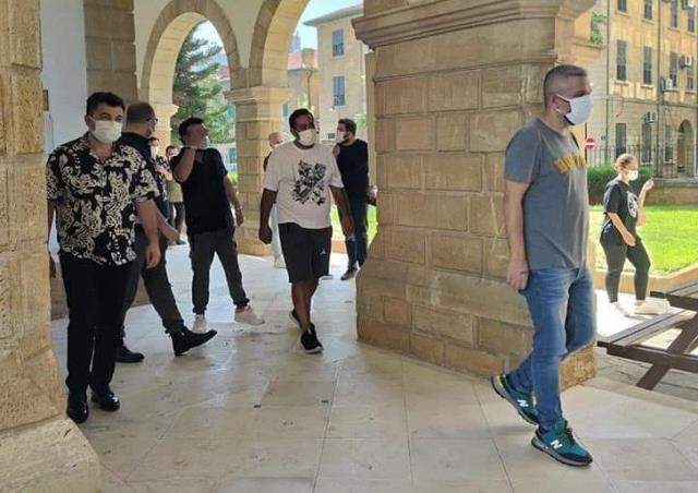PCR testi sahte çıkan Bülent Ersoy'un orkestra ekibi, Yavru Vatan'da hakim karşısına çıktı PCR testi sahte çıkan Bülent Ersoy'un orkestra ekibi, Yavru Vatan'da hakim karşısına çıktı