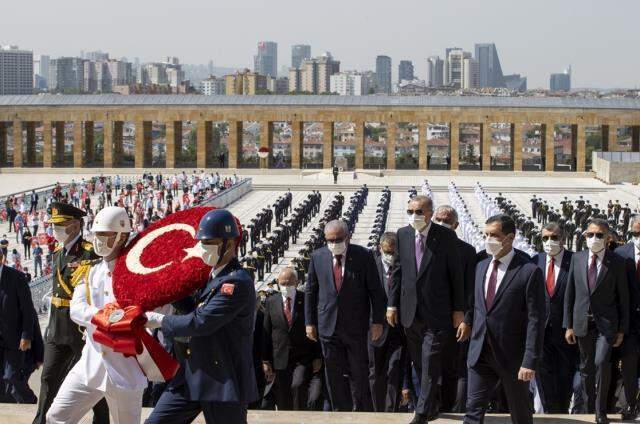 Son Dakika | Cumhurbaşkanı Erdoğan başkanlığındaki devlet erkanı Ata'nın huzurunda Son Dakika | Cumhurbaşkanı Erdoğan başkanlığındaki devlet erkanı Ata'nın huzurunda