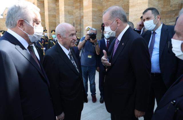 Son Dakika | Cumhurbaşkanı Erdoğan başkanlığındaki devlet erkanı Ata'nın huzurunda Son Dakika | Cumhurbaşkanı Erdoğan başkanlığındaki devlet erkanı Ata'nın huzurunda