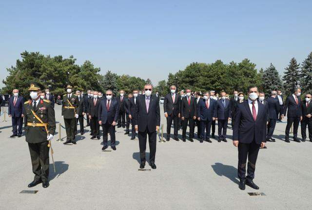 Son Dakika | Cumhurbaşkanı Erdoğan başkanlığındaki devlet erkanı Ata'nın huzurunda Son Dakika | Cumhurbaşkanı Erdoğan başkanlığındaki devlet erkanı Ata'nın huzurunda