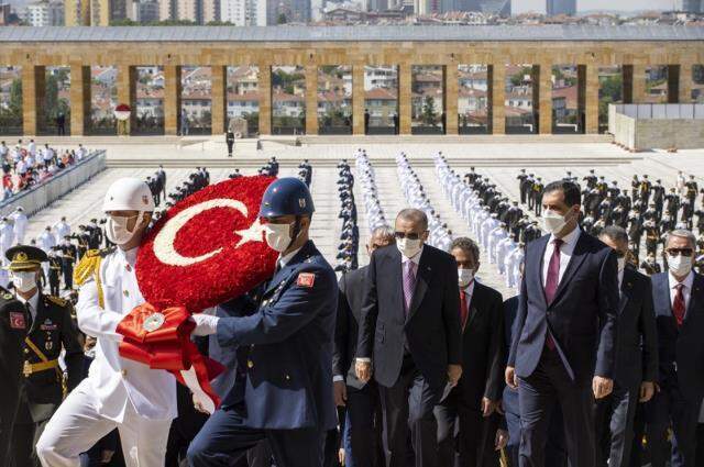 Son Dakika | Cumhurbaşkanı Erdoğan başkanlığındaki devlet erkanı Ata'nın huzurunda Son Dakika | Cumhurbaşkanı Erdoğan başkanlığındaki devlet erkanı Ata'nın huzurunda