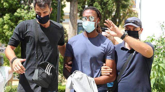 F.Bahçe'nin rakibi Olympiakos'ta deprem! Silahlı kavgadan tutuklanan Semedo, şimdi de tecavüz iddiasıyla hapsi boyladı F.Bahçe'nin rakibi Olympiakos'ta deprem! Silahlı kavgadan tutuklanan Semedo, şimdi de tecavüz iddiasıyla hapsi boyladı
