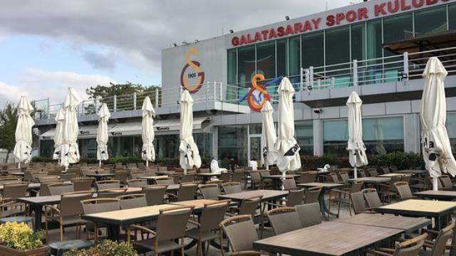 Fenerbahçeli taraftarlar, Galatasaray tesislerini bastı Fenerbahçeli taraftarlar, Galatasaray tesislerini bastı