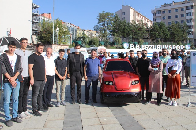 İmam hatipli öğrenciler, Elon Musk'a rakip oldu! Tam sarjla 50 km giden elektrikli araba yaptılar İmam hatipli öğrenciler, Elon Musk'a rakip oldu! Tam sarjla 50 km giden elektrikli araba yaptılar