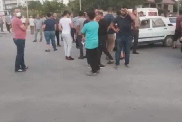 Otomobil çarpan 4 yaşındaki çocuk öldü! Kazadan sonra toplanan halk, trafik ışığı istedi Otomobil çarpan 4 yaşındaki çocuk öldü! Kazadan sonra toplanan halk, trafik ışığı istedi