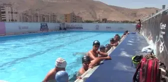 Kahramanmaraş'ın Elbistan ilçesinde Gençlik ve Spor Bakanlığı tarafından hayata geçirilen 'Yüzme Bilmeyen Kalmasın' Projesi kapsamında 250 çocuğa...
