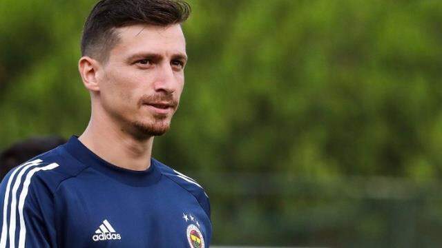 Başakşehir, Fenerbahçe'ye Mert Hakan Yandaş için teklif yaptı Başakşehir, Fenerbahçe'ye Mert Hakan Yandaş için teklif yaptı