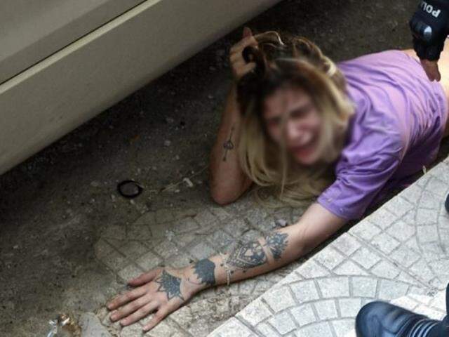 Kendini pencereden aşağı atan genç kız: Bunlar örgüt, beni satmaya çalıştılar Kendini pencereden aşağı atan genç kız: Bunlar örgüt, beni satmaya çalıştılar