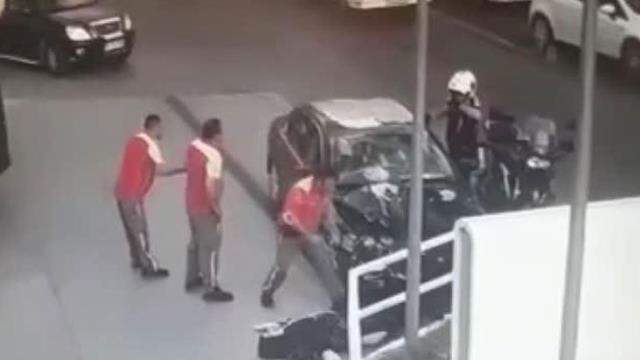 Polisten kaçan 2 şüpheli araçla servis bekleyen genç kadına böyle çarptı