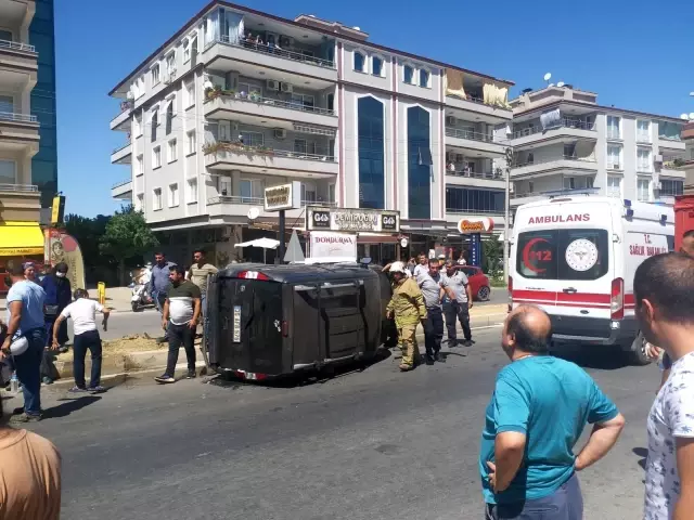 Yardımsever vatandaş damacanaları karıştırdı! Kazazedelerin başına su yerine rakı döktü