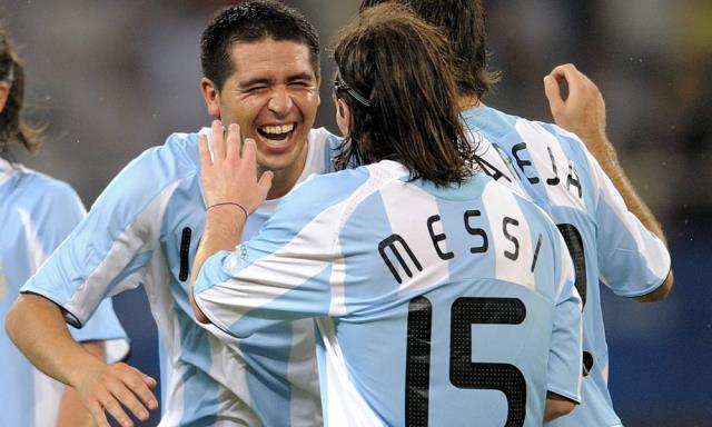 Riquelme, Messi'nin Barcelona'ya geri döneceğini iddia etti