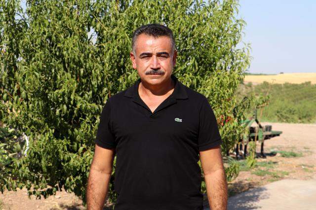 Tıp eğitimini bırakıp çiftçiliğe başladı! Kıraç araziye kurduğu badem bahçesiyle gelirini 4 kat artırdı Tıp eğitimini bırakıp çiftçiliğe başladı! Kıraç araziye kurduğu badem bahçesiyle gelirini 4 kat artırdı