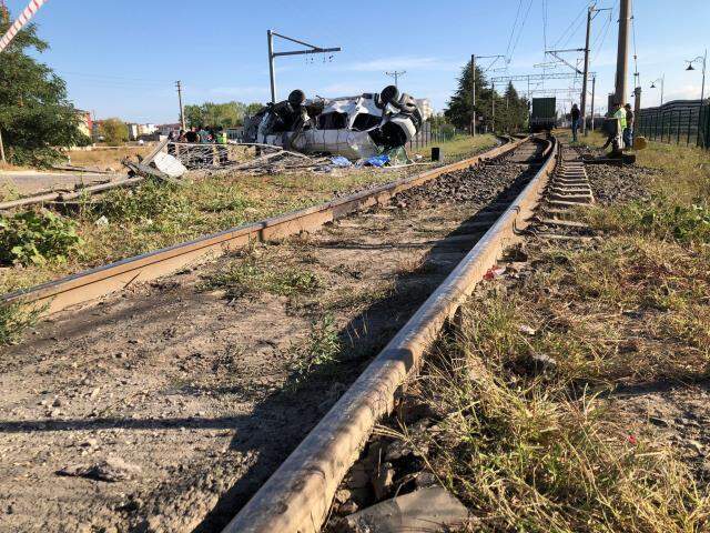 Son Dakika: Yük treni ile minibüsün çarpıştı, 6 kişi hayatını kaybetti Son Dakika: Yük treni ile minibüsün çarpıştı, 6 kişi hayatını kaybetti