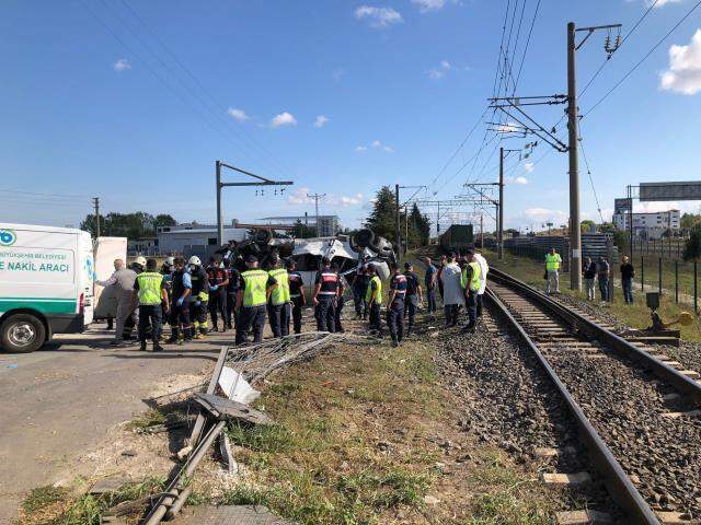 Son Dakika: Yük treni ile minibüsün çarpıştı, 6 kişi hayatını kaybetti Son Dakika: Yük treni ile minibüsün çarpıştı, 6 kişi hayatını kaybetti