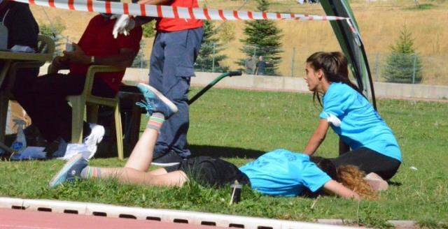 Erzurum'da bayıltan sınav! Genç öğrenciler fenalaştı Erzurum'da bayıltan sınav! Genç öğrenciler fenalaştı