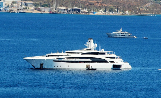 Kazak milyarderin 200 milyon dolarlık lüks yatı Bodrum'a demir atı Kazak milyarderin 200 milyon dolarlık lüks yatı Bodrum'a demir atı