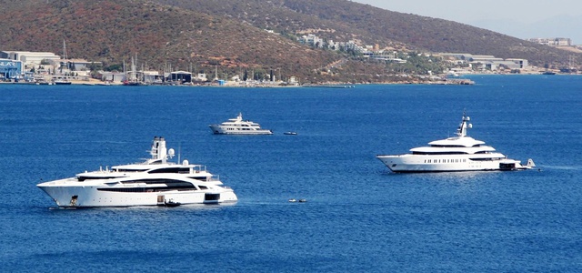 Kazak milyarderin 200 milyon dolarlık lüks yatı Bodrum'a demir atı Kazak milyarderin 200 milyon dolarlık lüks yatı Bodrum'a demir atı