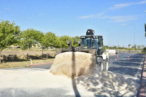 Almanya'da yaşayan Türk vatandaşı, Konya'daki arsasından geçen yolu kapattı