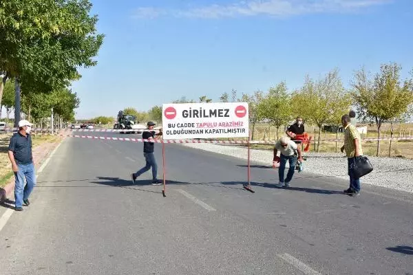 Almanya'da yaşayan Türk vatandaşı, Konya'daki arsasından geçen yolu kapattı