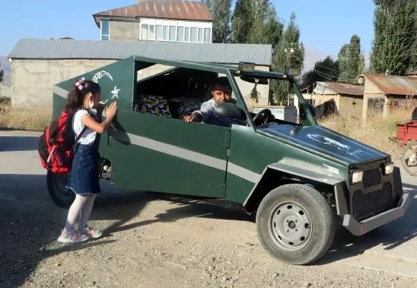 Kızını okula bırakmak için 40 bin TL'ye araç yaptı! Aracın arkasındaki Atatürk imzası mest etti