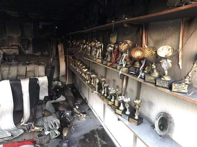 Kulüp binasında metal kupaların bile eridiği yangında Türk bayrağı ve şehit emanetlerine hiçbir zarar gelmedi Kulüp binasında metal kupaların bile eridiği yangında Türk bayrağı ve şehit emanetlerine hiçbir zarar gelmedi