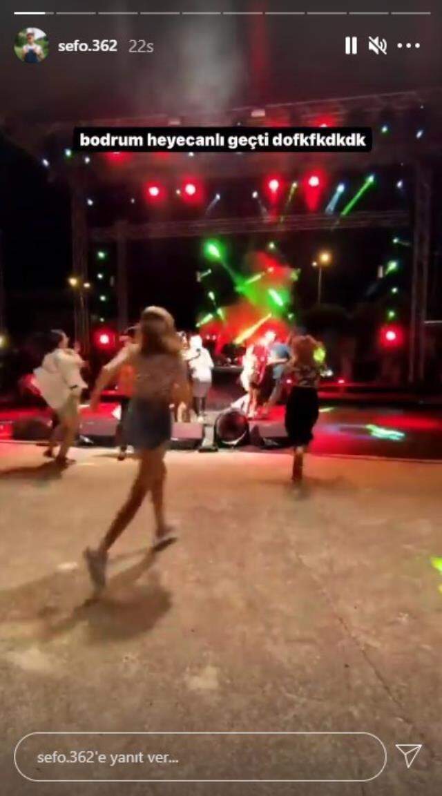 Şarkıcı Sefo'nun konserinde büyük panik! Onlarca kişi bir anda sahneye koştu Şarkıcı Sefo'nun konserinde büyük panik! Onlarca kişi bir anda sahneye koştu
