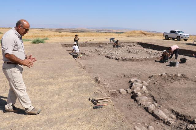 Arkeologlar günler süren kazılar sonucu çıkardı! Tam 7 bin 500 yıllık köy bulundu