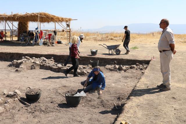 Arkeologlar günler süren kazılar sonucu çıkardı! Tam 7 bin 500 yıllık köy bulundu