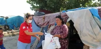 Adana'da mevsimlik tarım işçilerine giyim, gıda ve hijyenik ürün yardımı yapıldı