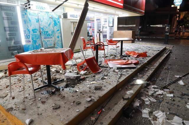 Meksika'daki şiddetli deprem sırasında, gökyüzünde mavi ışıklar görüldü