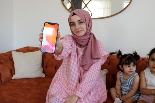 Pastadan 8 bin TL değerinde telefon çıktı Pastadan 8 bin TL değerinde telefon çıktı