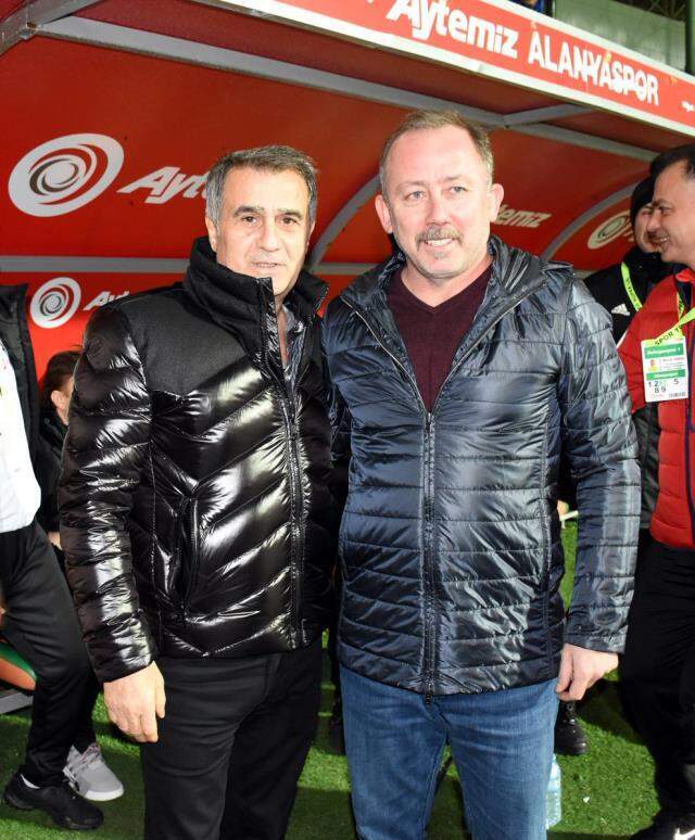 Şenol Güneş'in istifasını, Sergen Yalçın'ın Milli Takım'ın başına geçmesini istiyor Şenol Güneş'in istifasını, Sergen Yalçın'ın Milli Takım'ın başına geçmesini istiyor