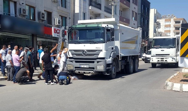 Yaşlı adam, araçların arasından ölüme gitti! Kaza anı anbean kamerada Yaşlı adam, araçların arasından ölüme gitti! Kaza anı anbean kamerada