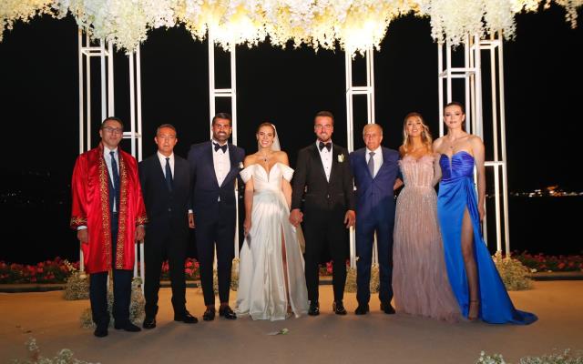 Fenerbahçe Beko'nun kaptanı Melih Mahmutoğlu ile Damla Çakıroğlu evlendi! Obradovic şahitleri oldu