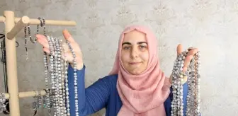 'Gözyaşı Otu' tanelerini sanata dönüştürüyor