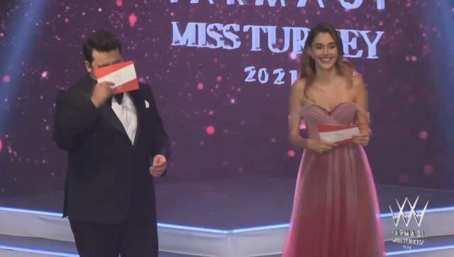 Miss Turkey 2021'e Eser ve Berfu Yenenler'in sözleri damga vurdu: Ne zaman kendimi sana bıraksam çocuğumuz oluyor