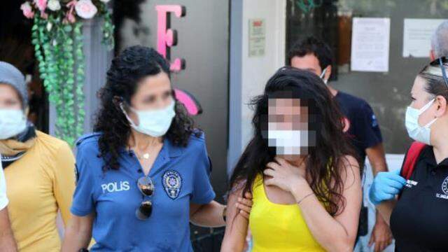 Sevgilisinden ayrılan genç kız çatıya çıktı, vatandaşlar ise görüntü alma yarışına girdi