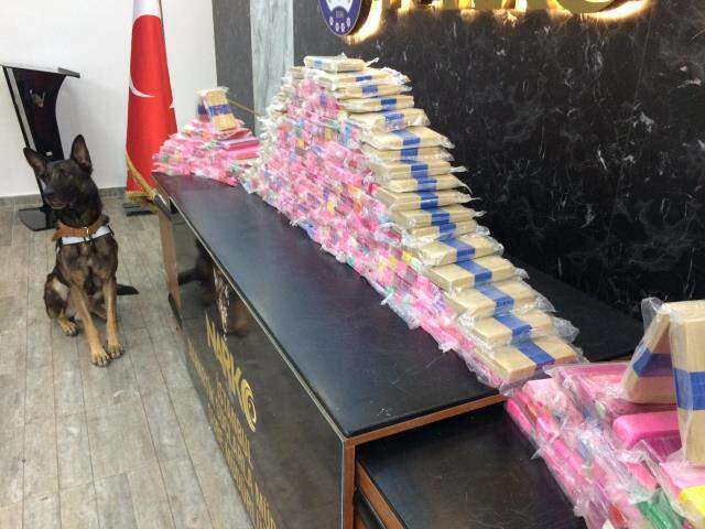 7 ilde uyuşturucu operasyonu! Yakalanan çete üyeleri uçaklarla İstanbul'a getirildi