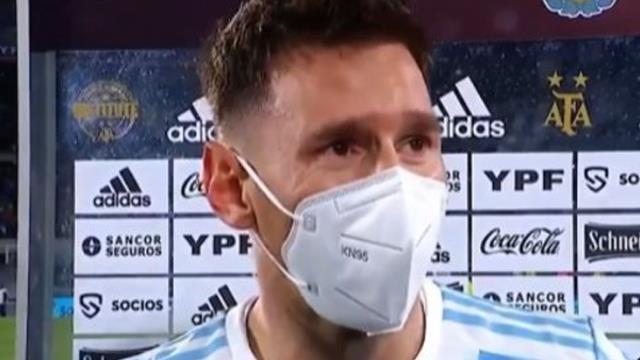 Pele'nin rekorunu tarihe gömen Messi, hüngür hüngür ağladı