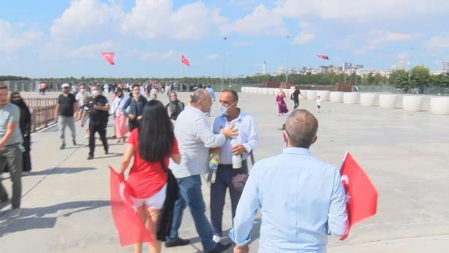 Aşı karşıtı mitinge katılanlardan ilginç açıklamalar Aşı karşıtı mitinge katılanlardan ilginç açıklamalar