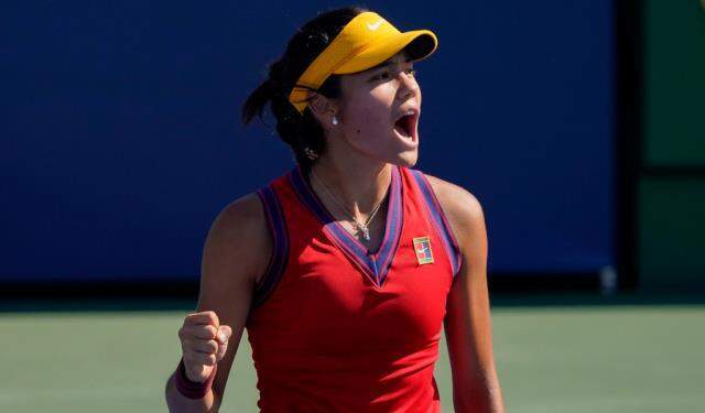 18 yaşındaki güzel tenisçi Raducanu, Sharapova'yı tahttan indirdi! 1 günde dünya yıldızı oldu